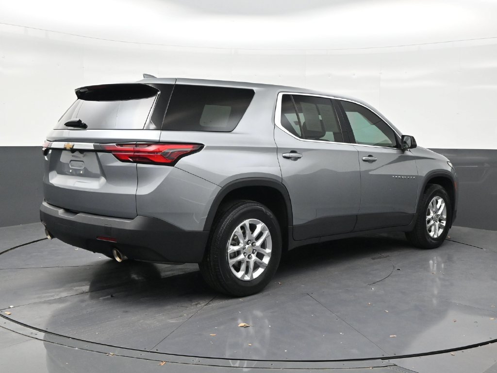 Used 2023 Chevrolet Traverse LS FWD image 5