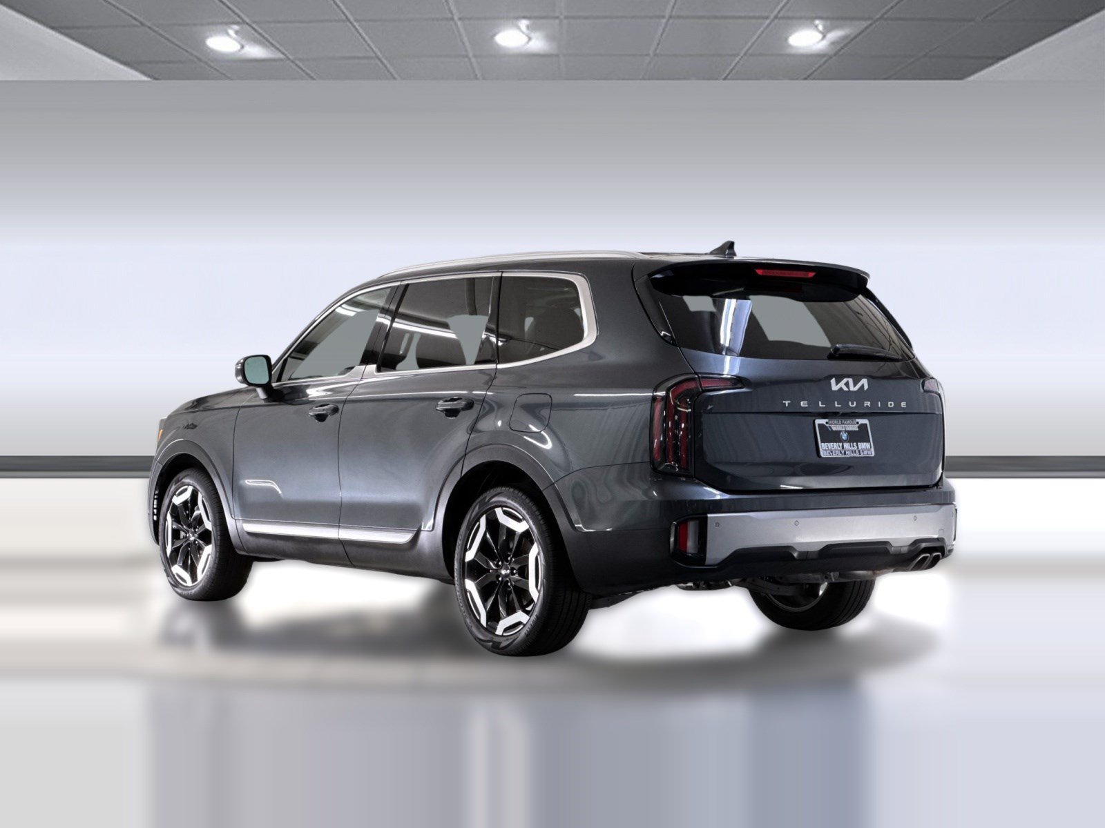 Used 2023 Kia Telluride EX w/ EX Captain's Chair Package FWD image 3
