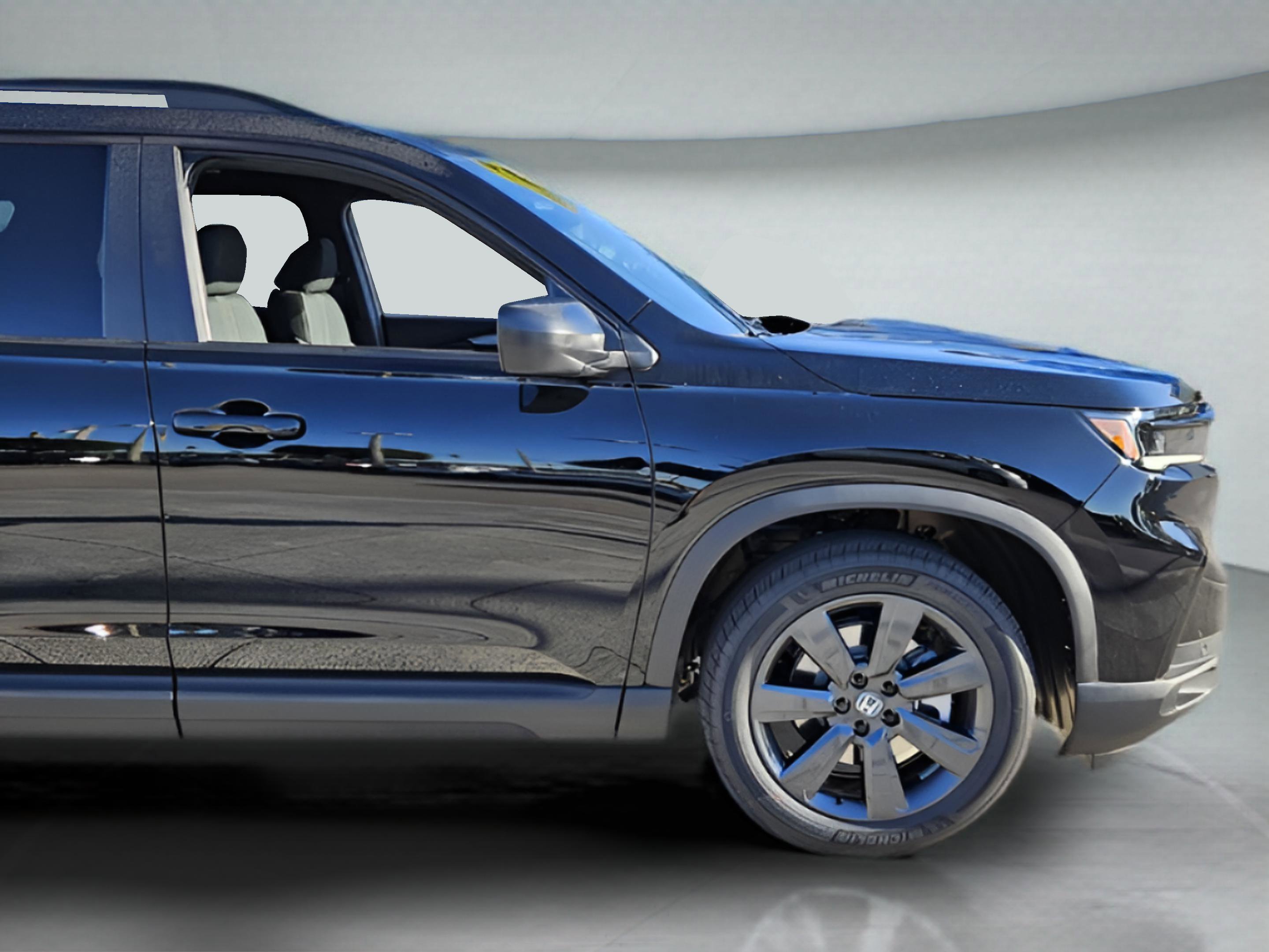 New 2025 Honda Pilot Sport image 40