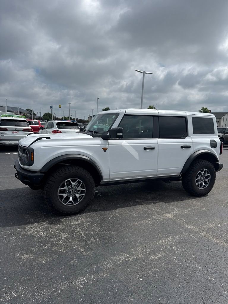Used 2025 Ford Bronco Badlands AWD/4WD image 2