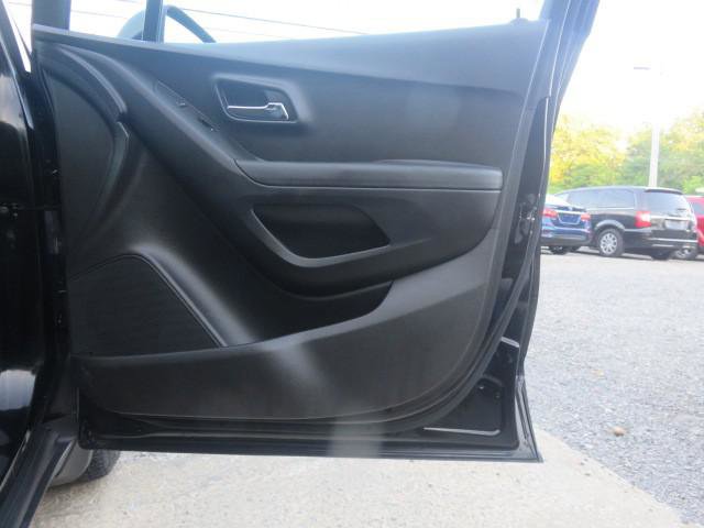 Used 2018 Chevrolet Trax LS w/ LPO, Protection Package AWD/4WD image 21