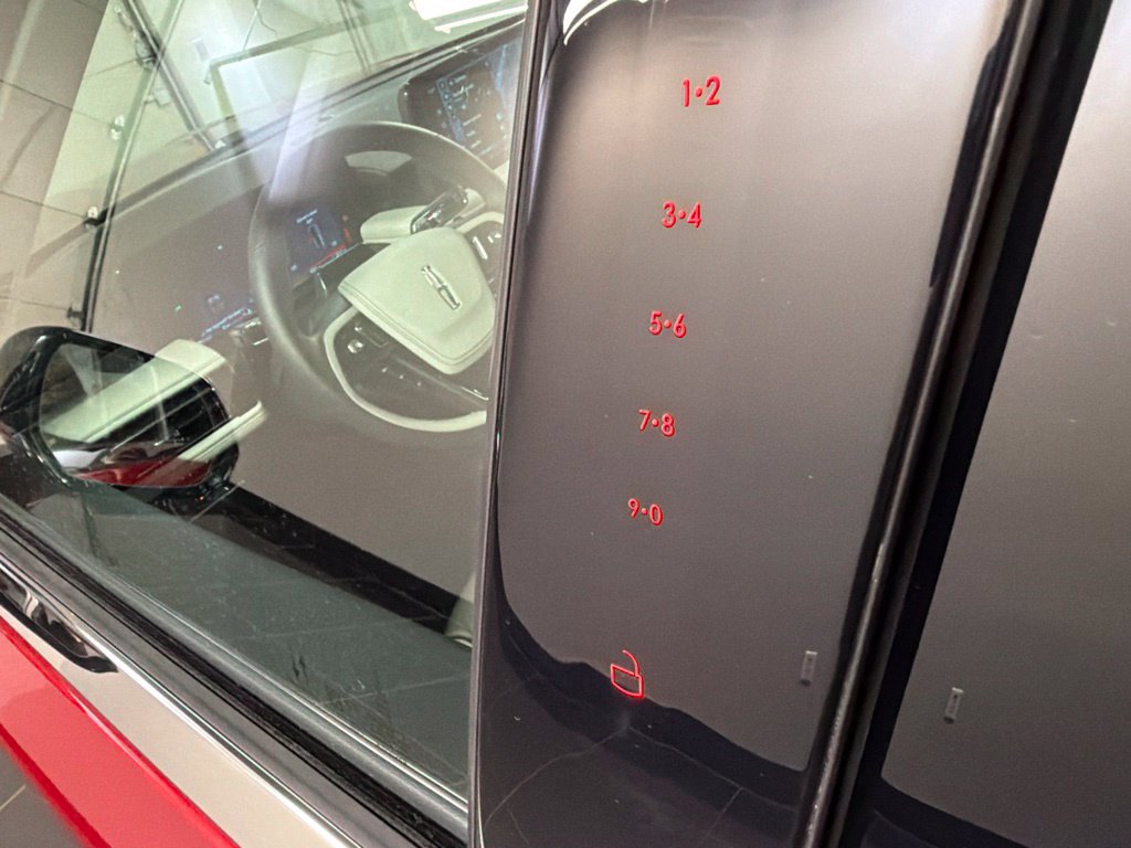 New 2027 Lincoln Aviator AWD image 30