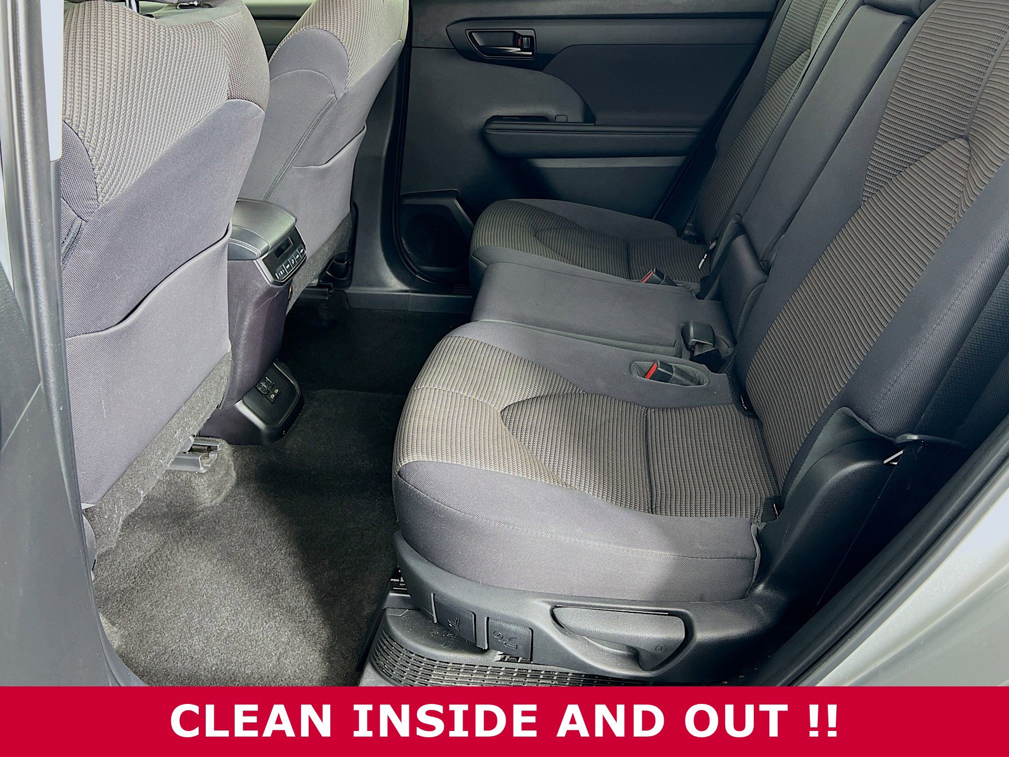 Used 2023 Toyota Highlander LE image 5