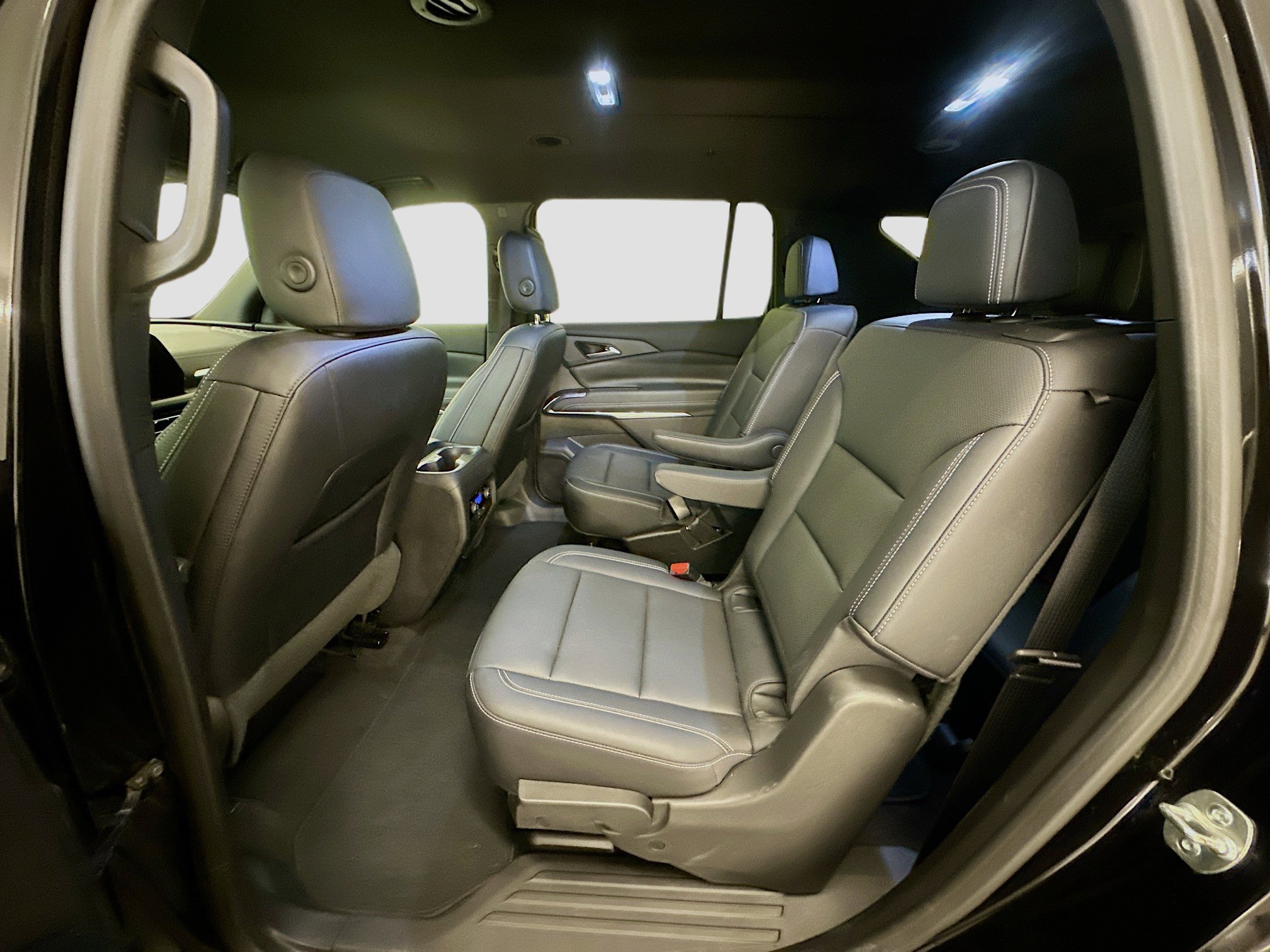 Used 2025 Chevrolet Traverse LT image 29