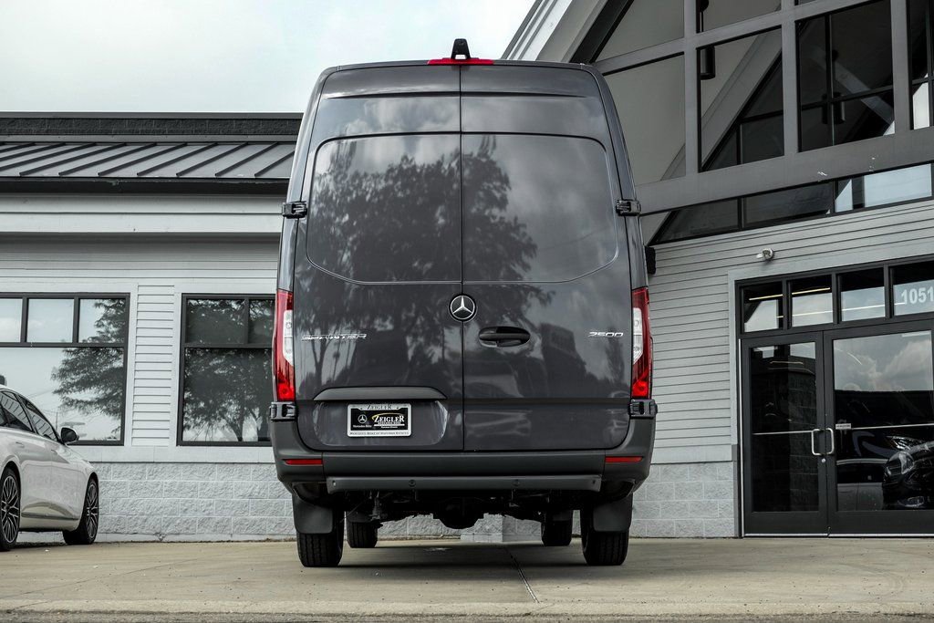 Used 2025 Mercedes-Benz Sprinter 2500 image 8