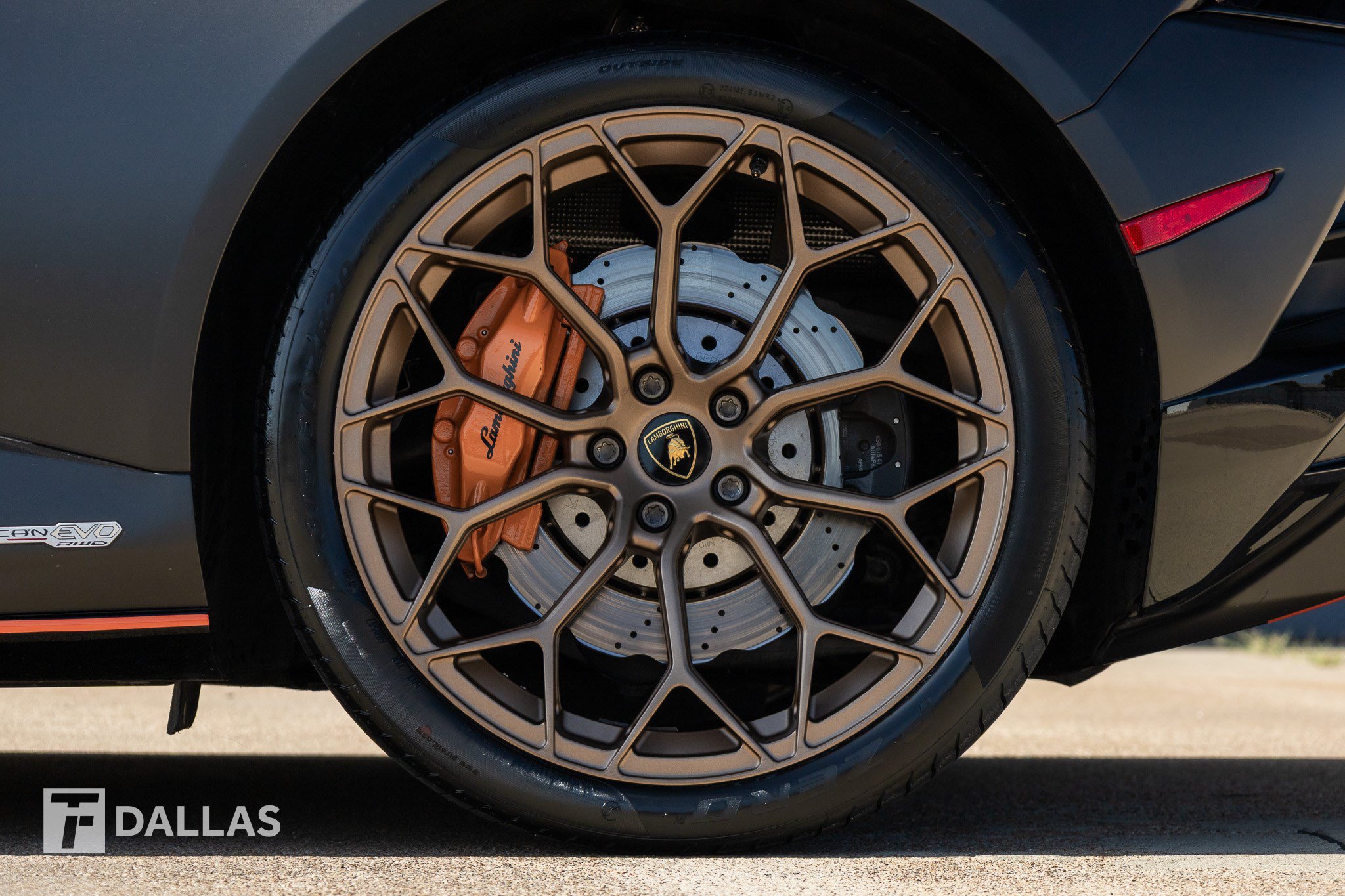 Used 2022 Lamborghini Huracan EVO RWD image 9