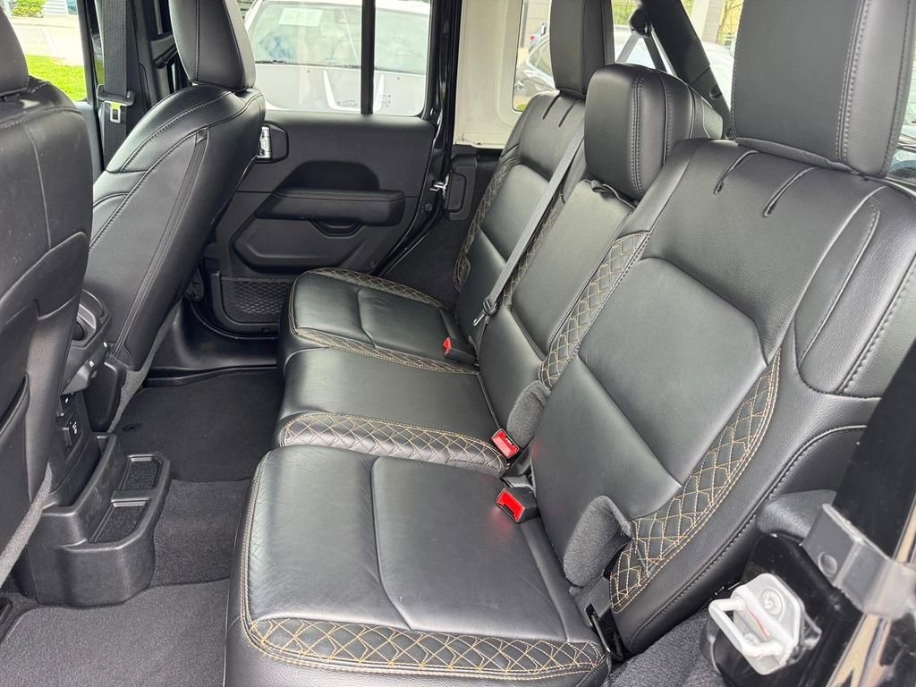 Used 2021 Jeep Wrangler Unlimited Sahara AWD/4WD image 7