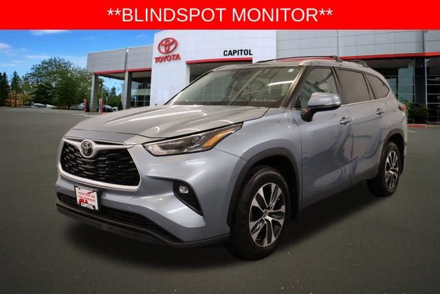 Used 2023 Toyota Highlander XLE AWD/4WD image 7