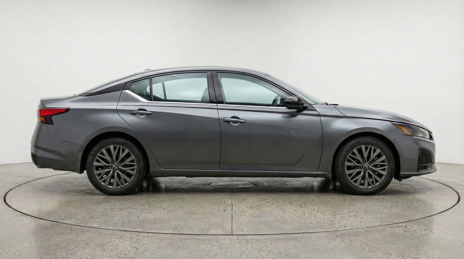 Used 2025 Nissan Altima 2.5 SV FWD image 11