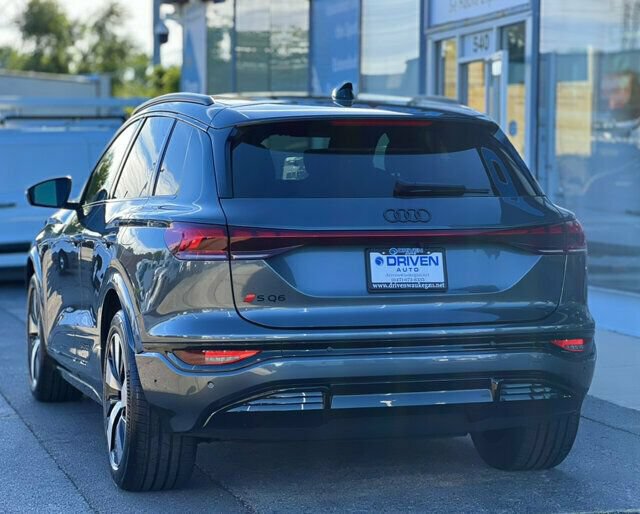 Used 2025 Audi SQ6 e-tron Premium Plus w/ Premium Plus AWD/4WD image 35
