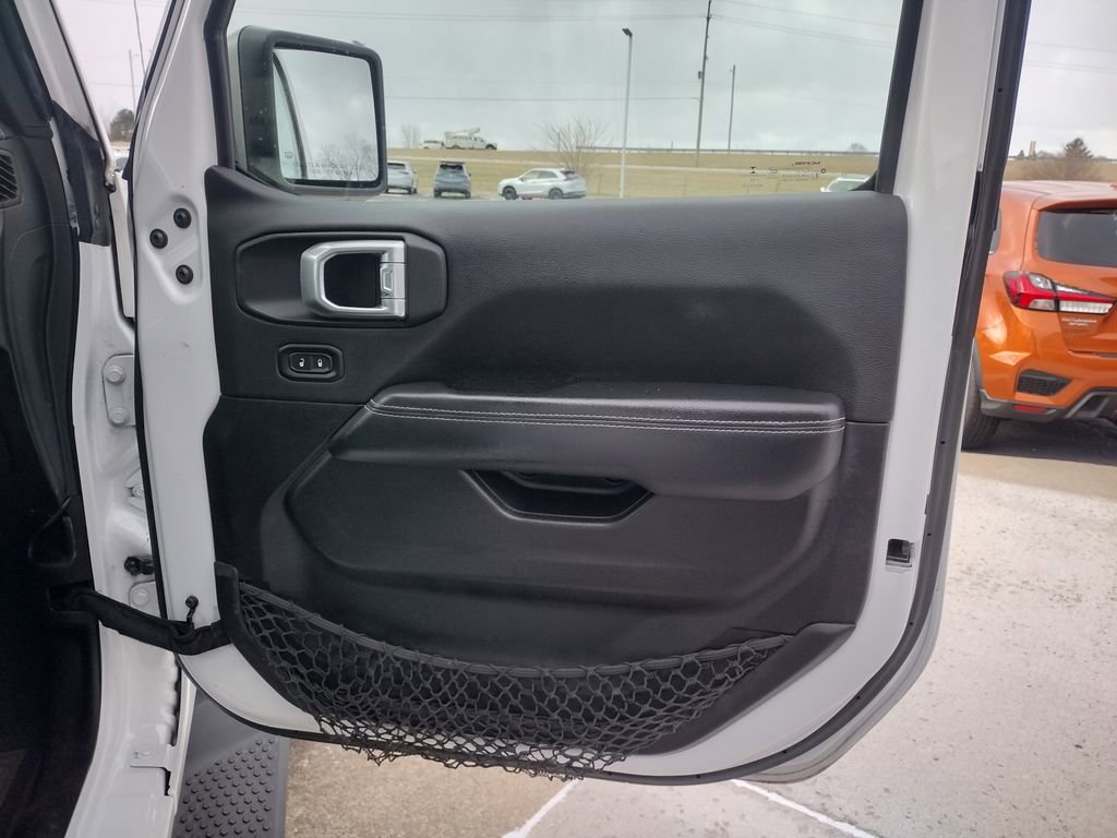 Used 2022 Jeep Wrangler Unlimited Sahara w/ Cold Weather Group image 26