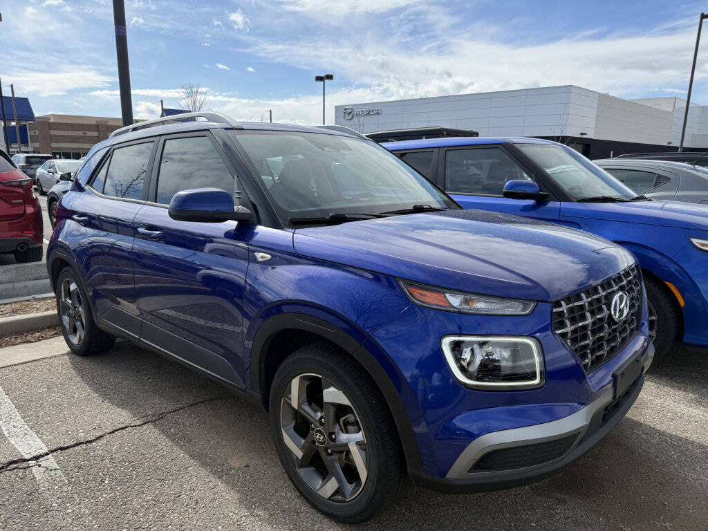 Used 2023 Hyundai Venue Limited w/ Cargo Package image 3