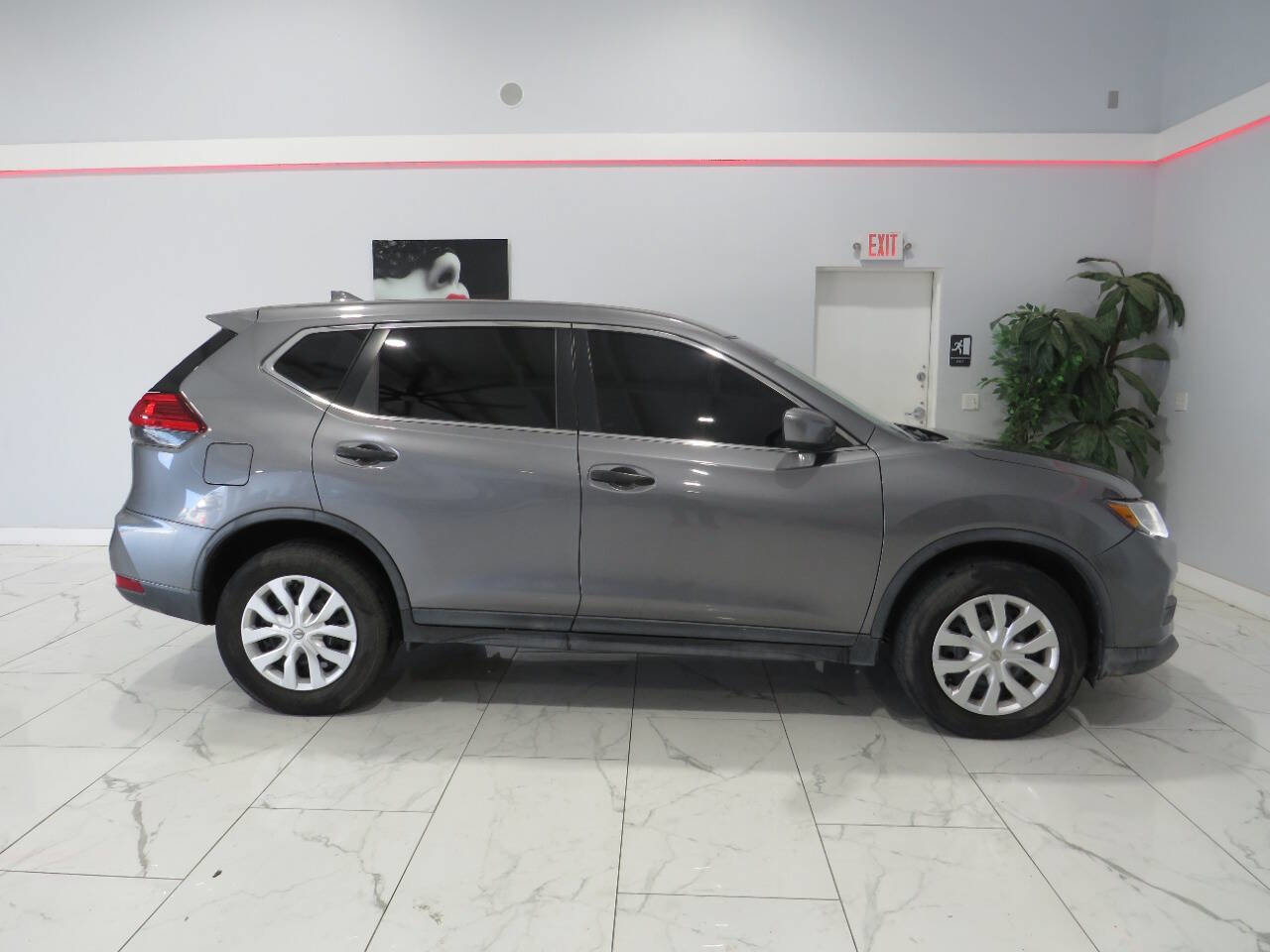 Used 2017 Nissan Rogue S image 3