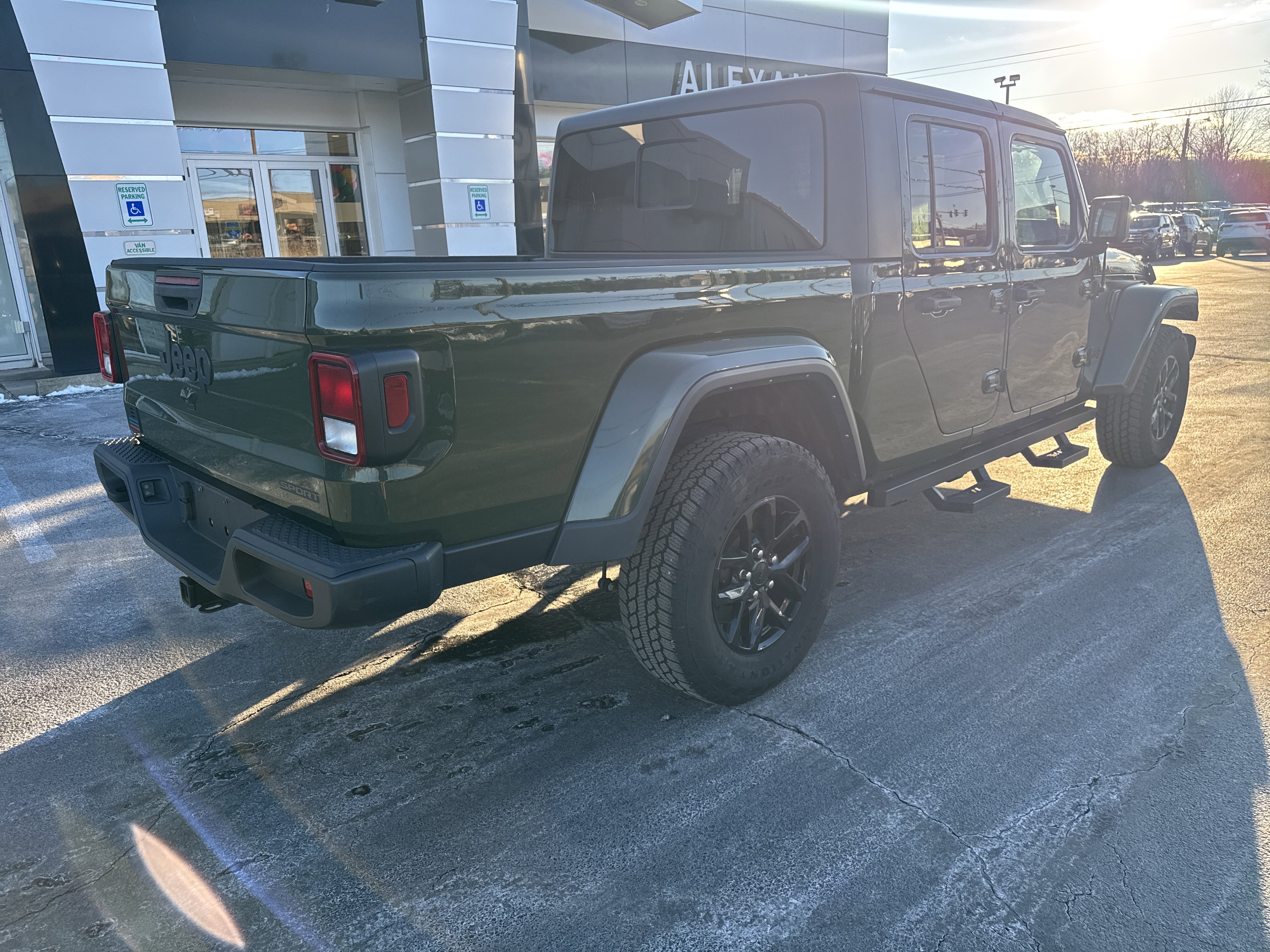 Used 2021 Jeep Gladiator Sport image 3