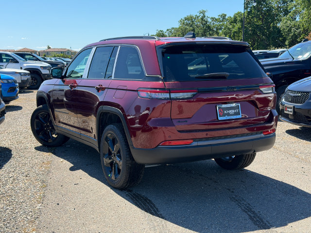 New 2026 Jeep Grand Cherokee Limited w/ Limited Altitude Package AWD/4WD image 9
