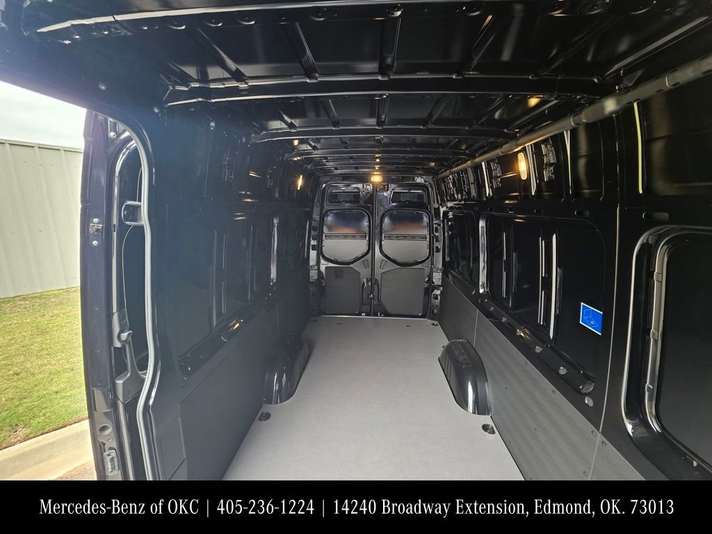 Used 2024 Mercedes-Benz eSprinter 170 Cargo image 7