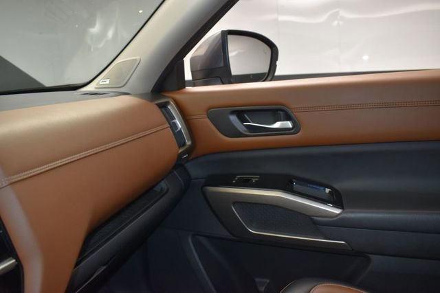 Used 2023 Nissan Pathfinder Platinum AWD/4WD image 24