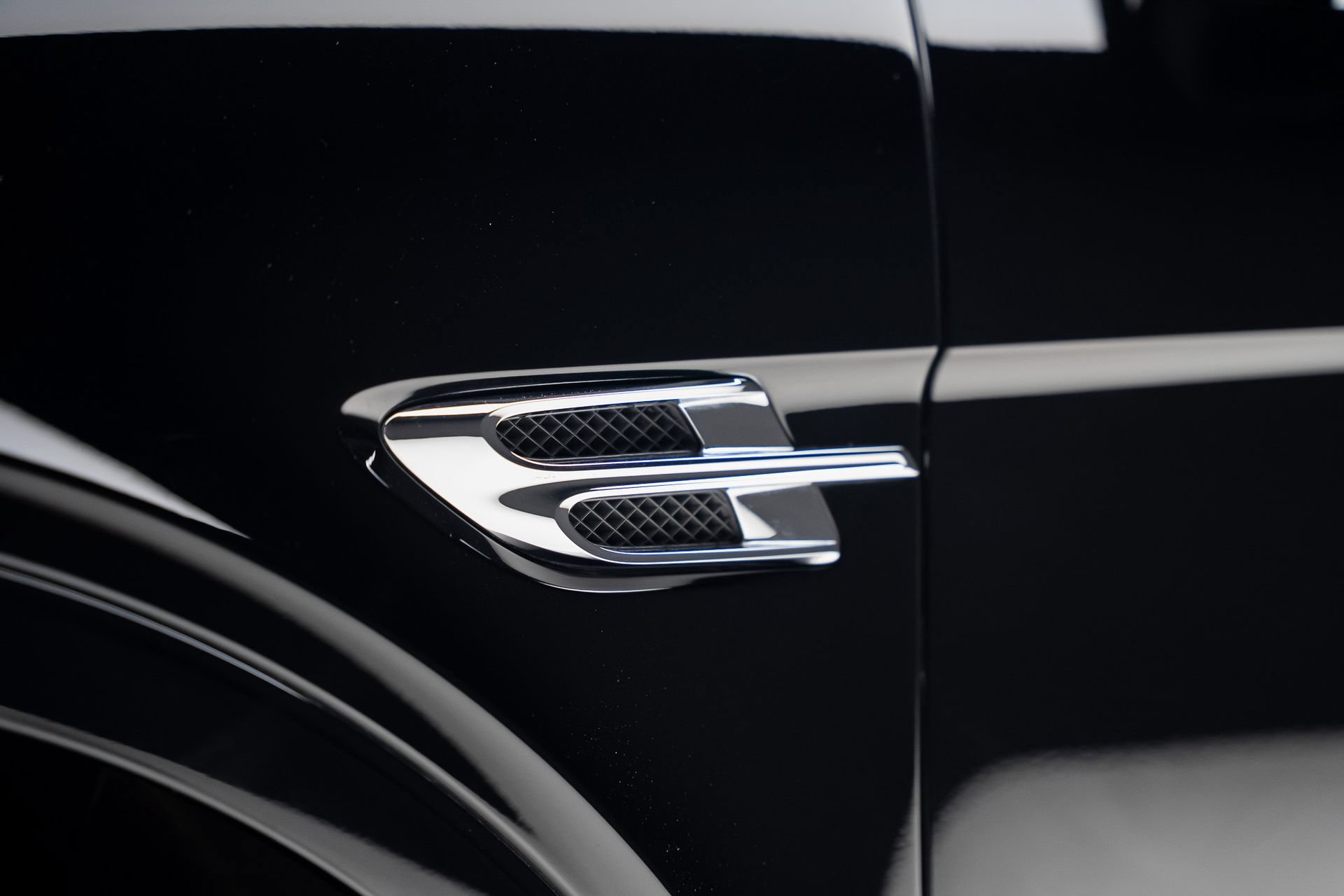 Used 2018 Bentley Bentayga AWD/4WD image 23
