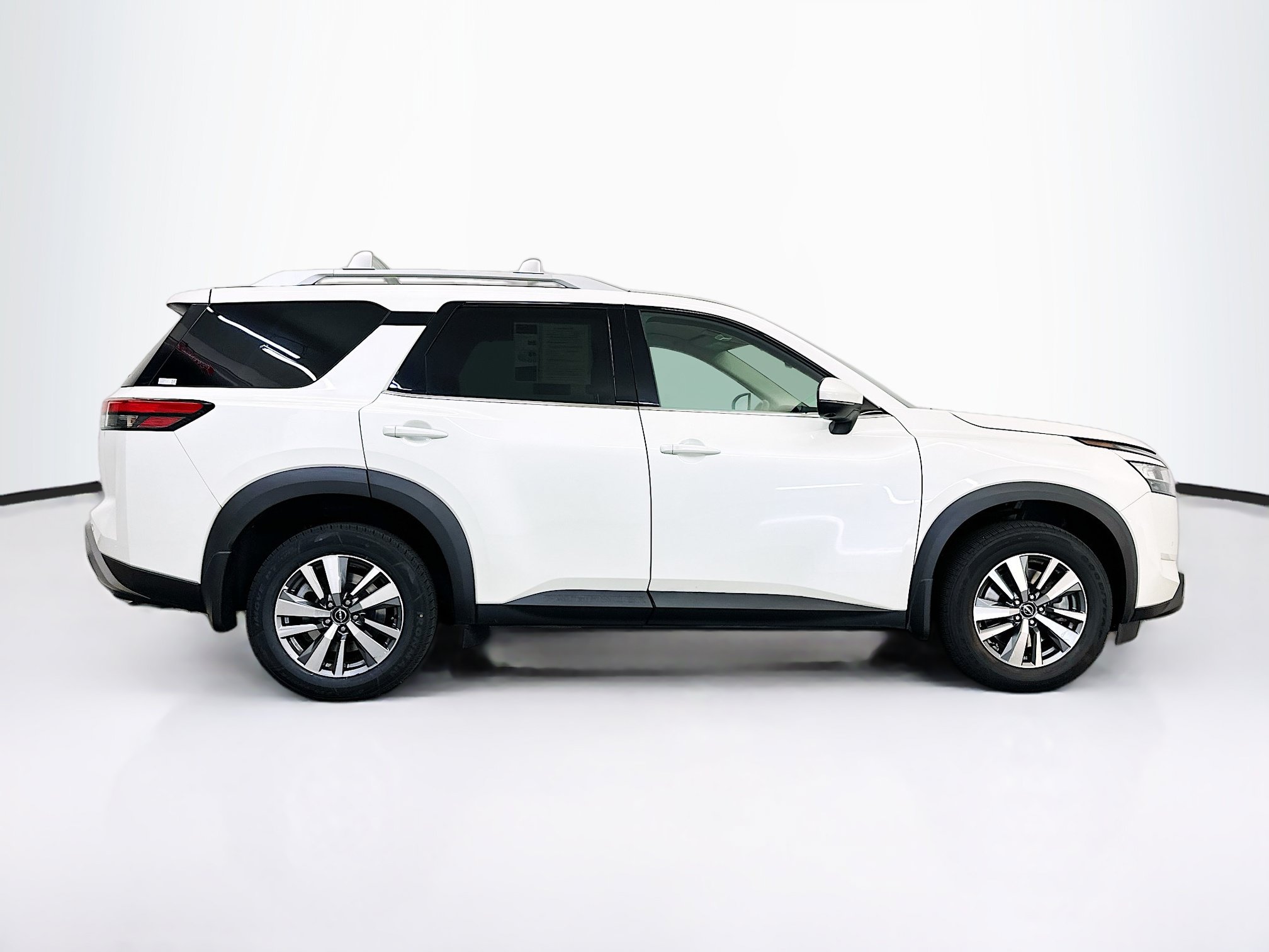 Used 2023 Nissan Pathfinder SL w/ Black Appearance Package AWD/4WD image 10