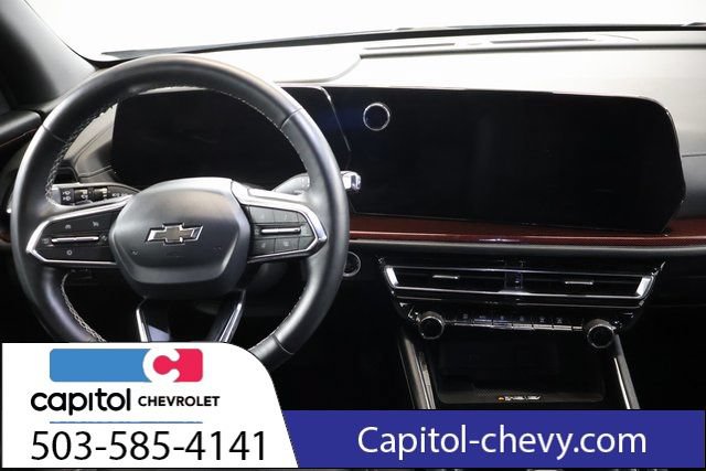 Used 2025 Chevrolet Traverse Z71 AWD/4WD image 14