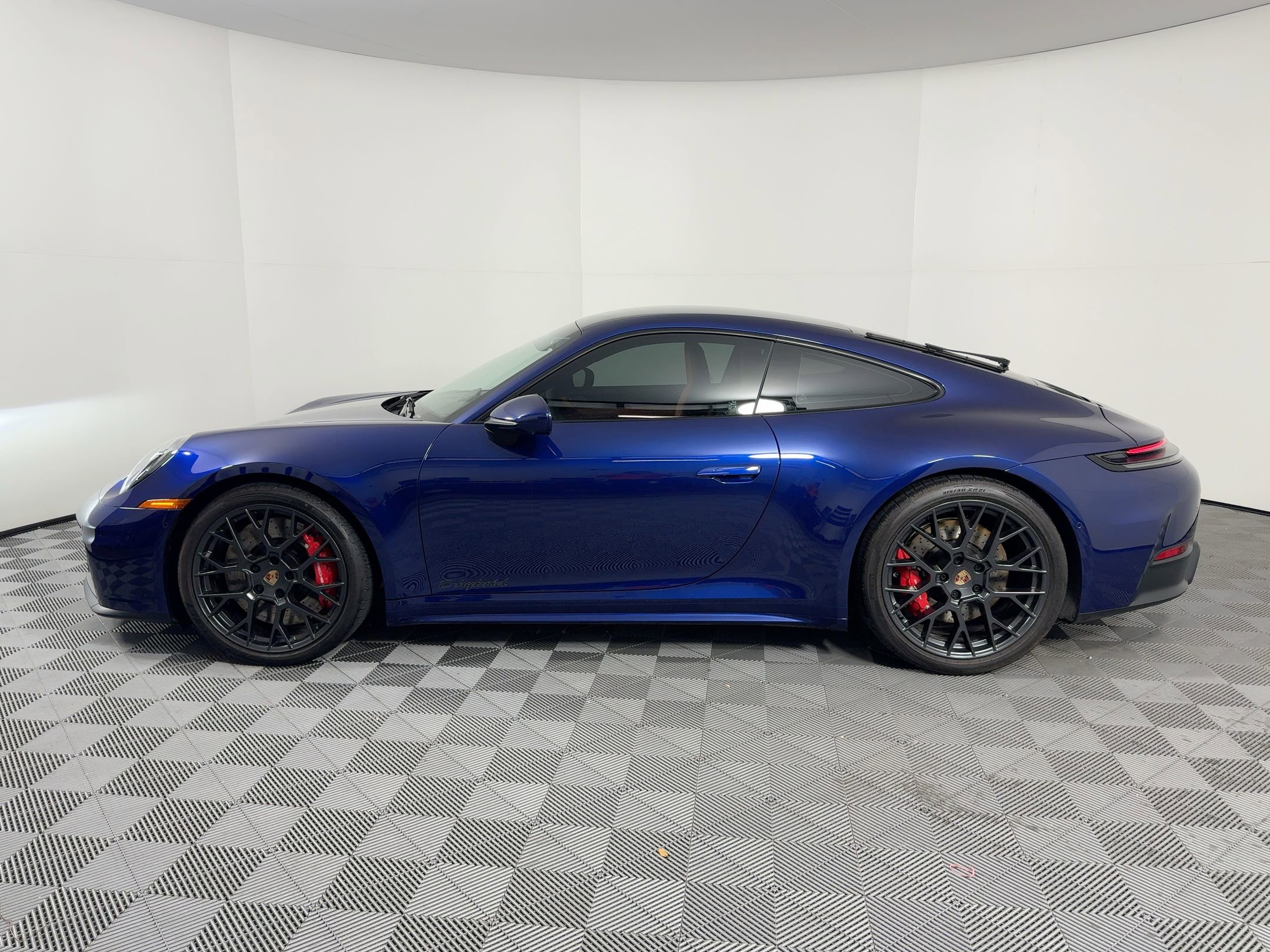 Used 2026 Porsche 911 Carrera 4 GTS image 2