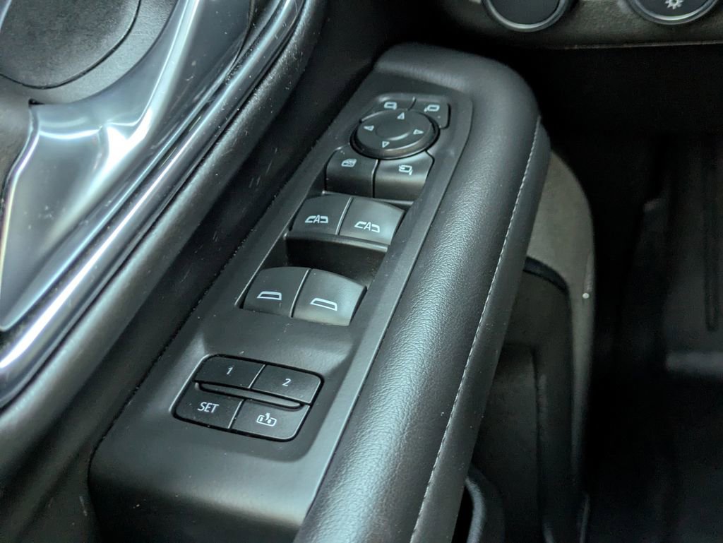 Used 2023 Chevrolet Tahoe Z71 w/ Luxury Package AWD/4WD image 27