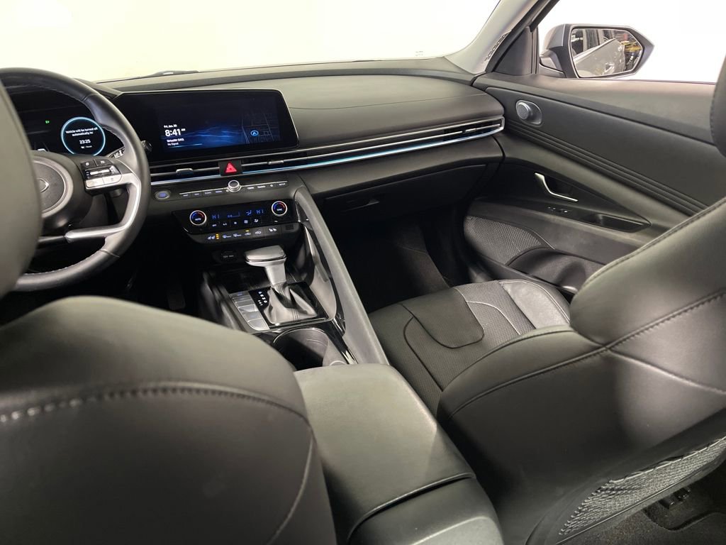 Certified 2023 Hyundai Elantra Limited image 17