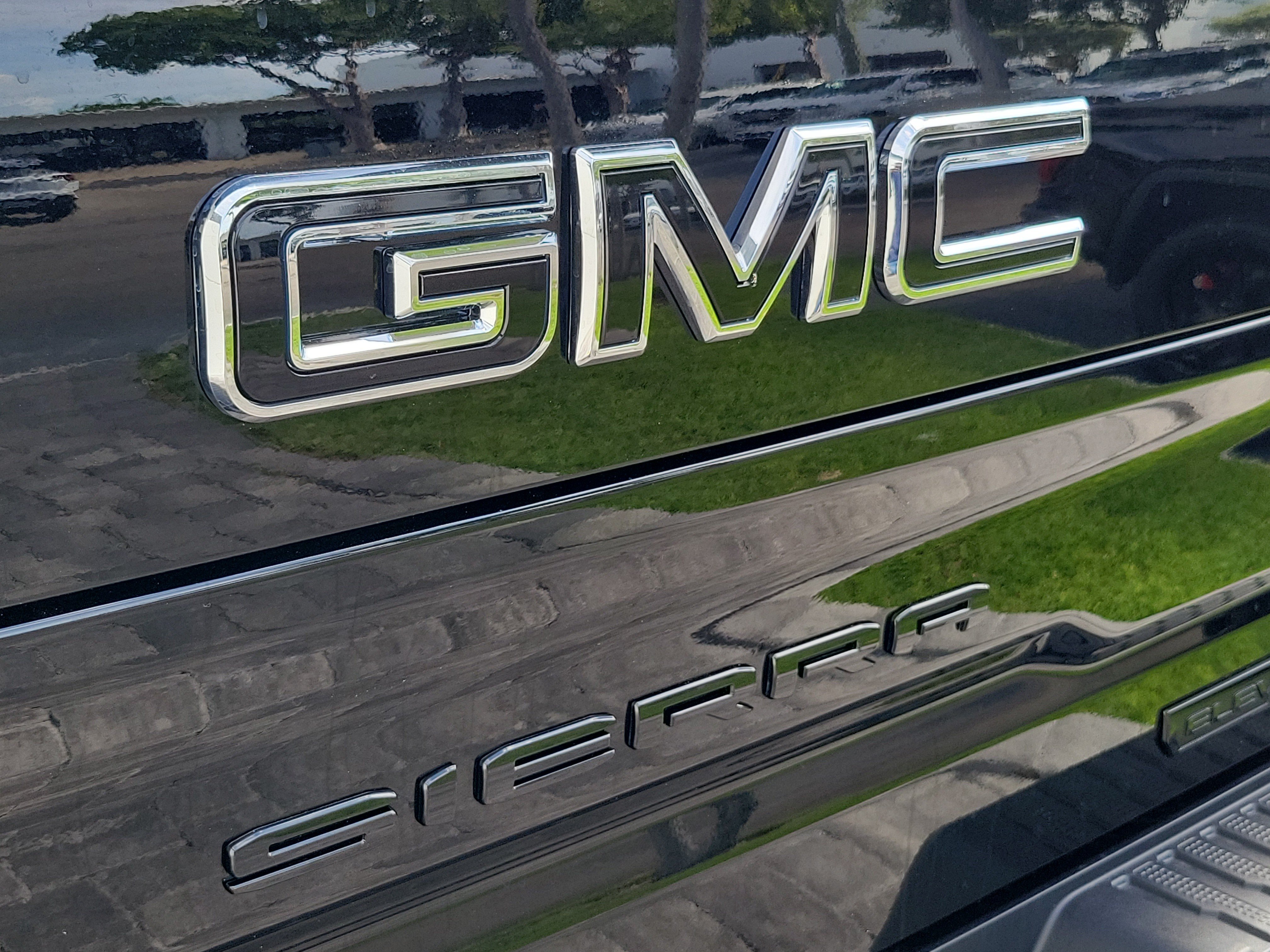 New 2026 GMC Sierra 1500 Elevation w/ Elevation Premium Package AWD/4WD image 8