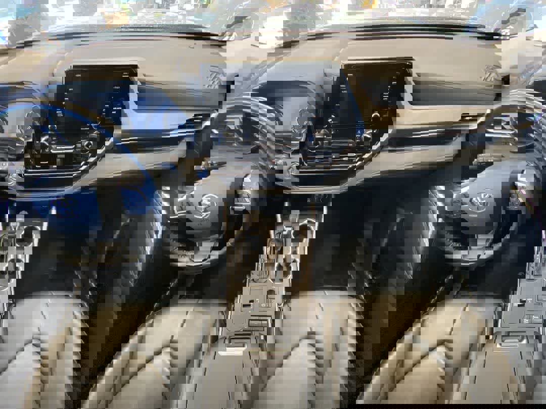 Used 2022 Toyota Highlander XLE image 23