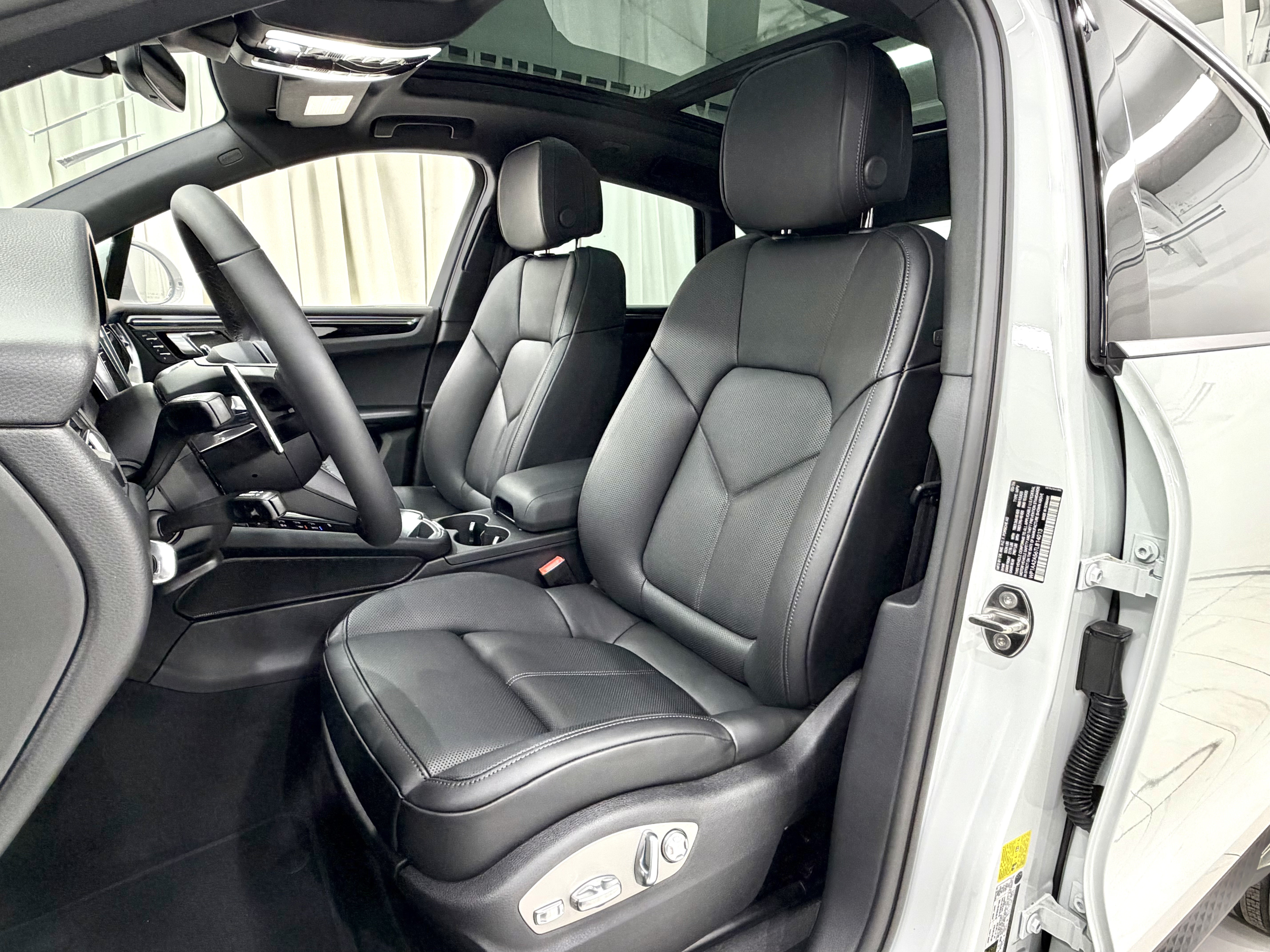 New 2026 Porsche Macan AWD/4WD image 31
