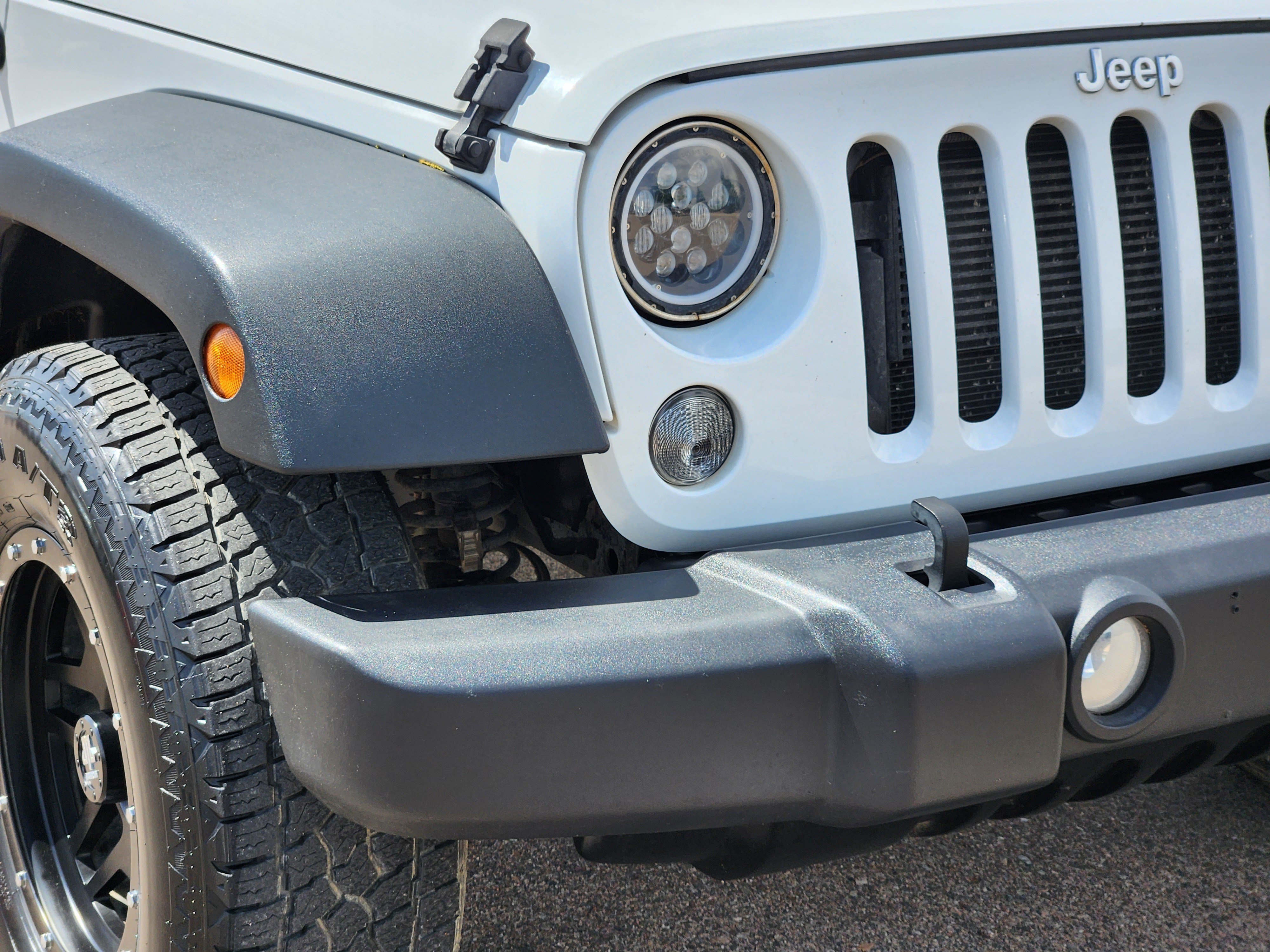 Used 2018 Jeep Wrangler Sport AWD/4WD image 6