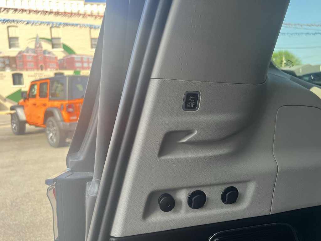 New 2024 Jeep Wagoneer L Series II w/ HD Trailer Tow Package image 38