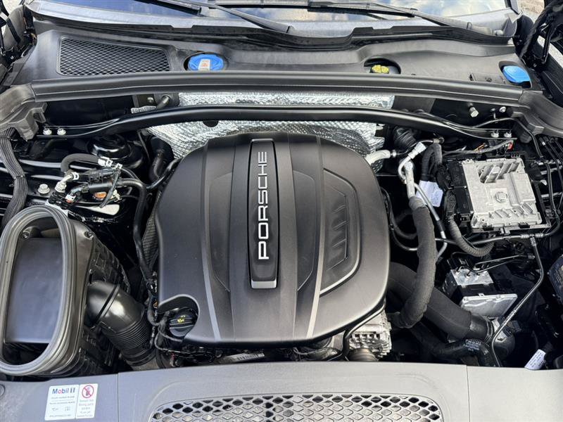 Used 2021 Porsche Macan AWD/4WD image 41