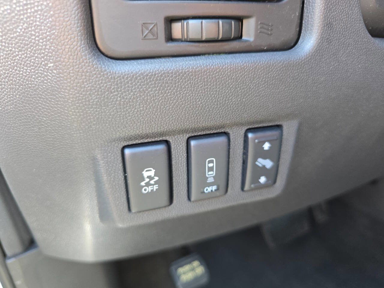Used 2015 Nissan Titan SL w/ SL Moonroof Package AWD/4WD image 15