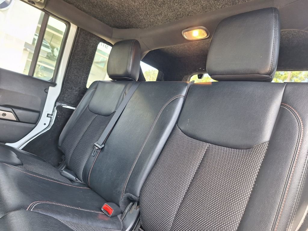 Used 2016 Jeep Wrangler Unlimited Sahara image 19