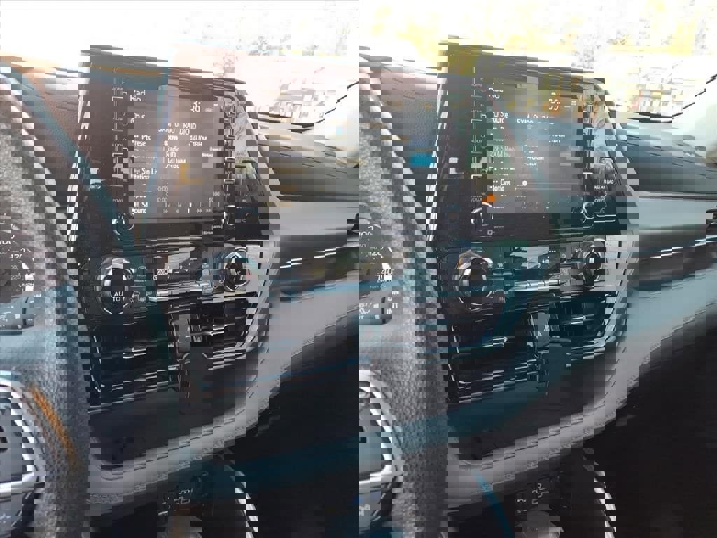 Used 2022 Toyota Highlander L image 10