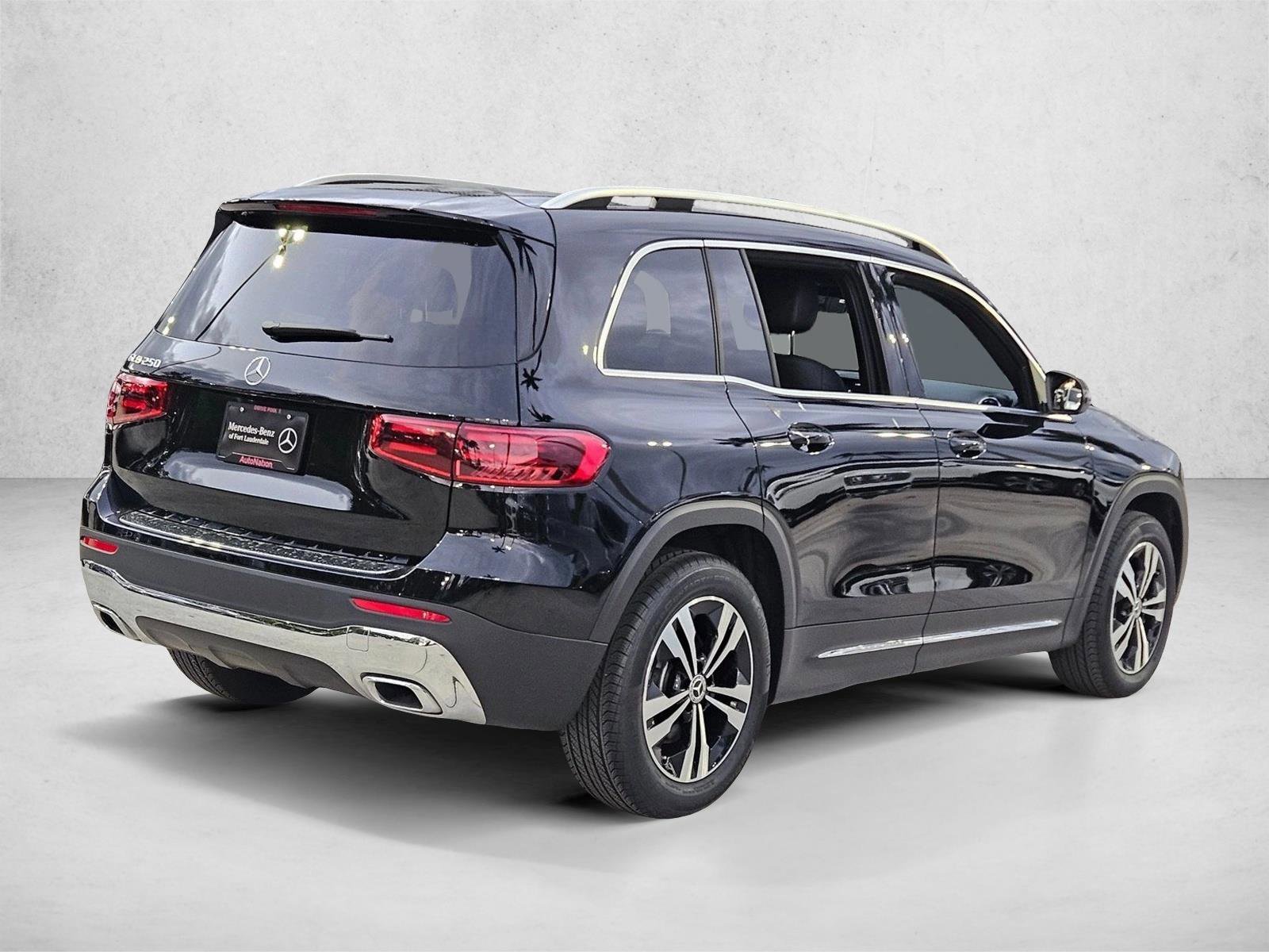 Used 2025 Mercedes-Benz GLB 250 image 5