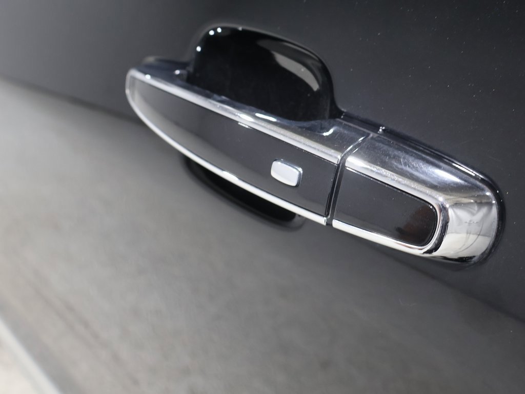 Used 2022 GMC Acadia Denali image 8
