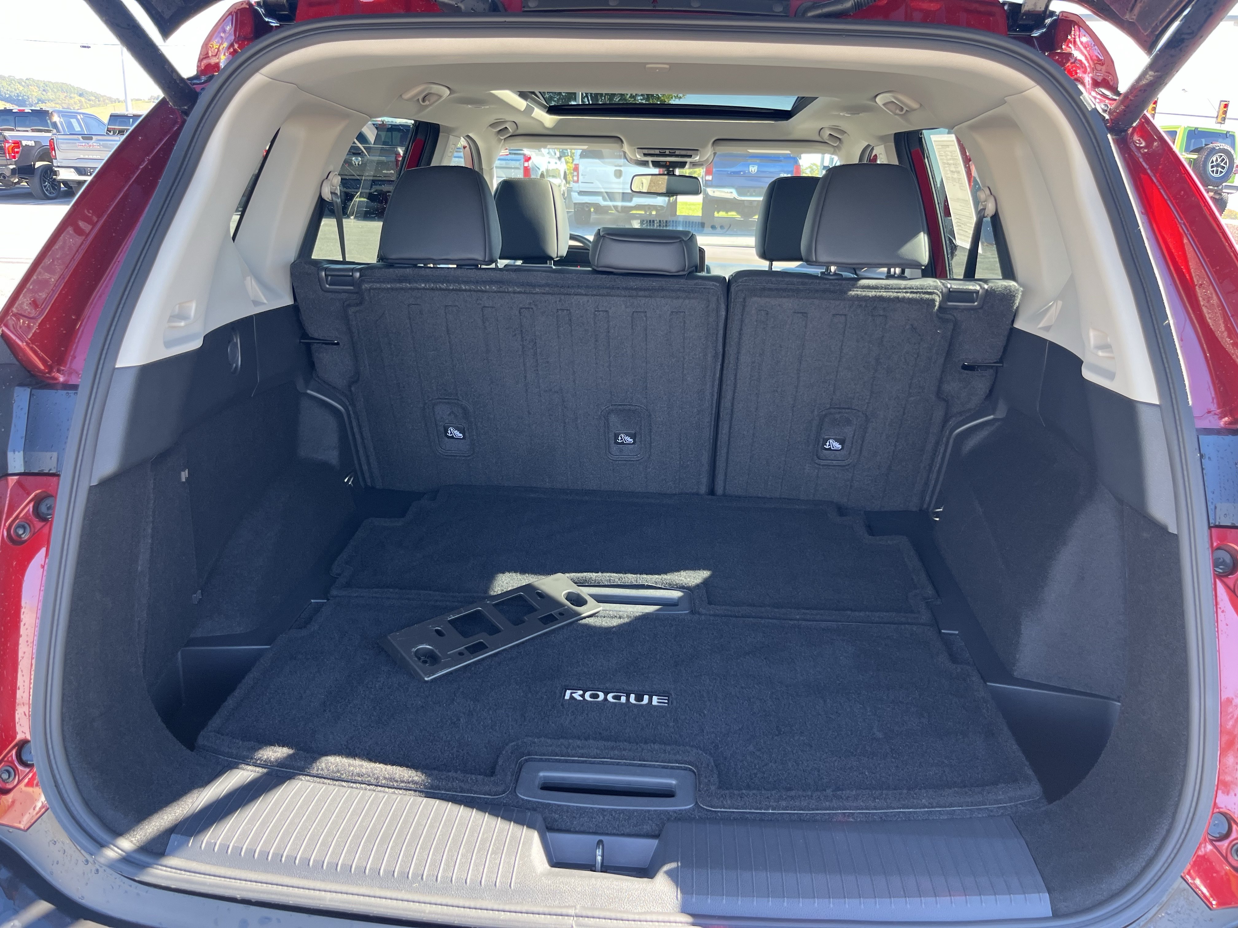 Used 2023 Nissan Rogue SL w/ SL Premium Package AWD/4WD image 9