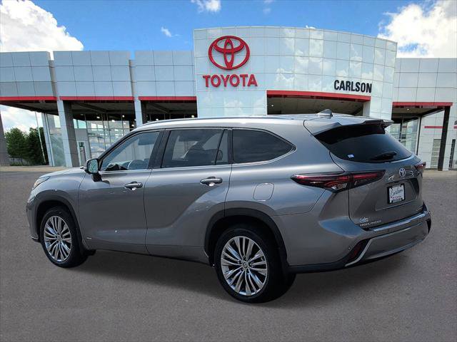 Certified 2025 Toyota Highlander Platinum image 5