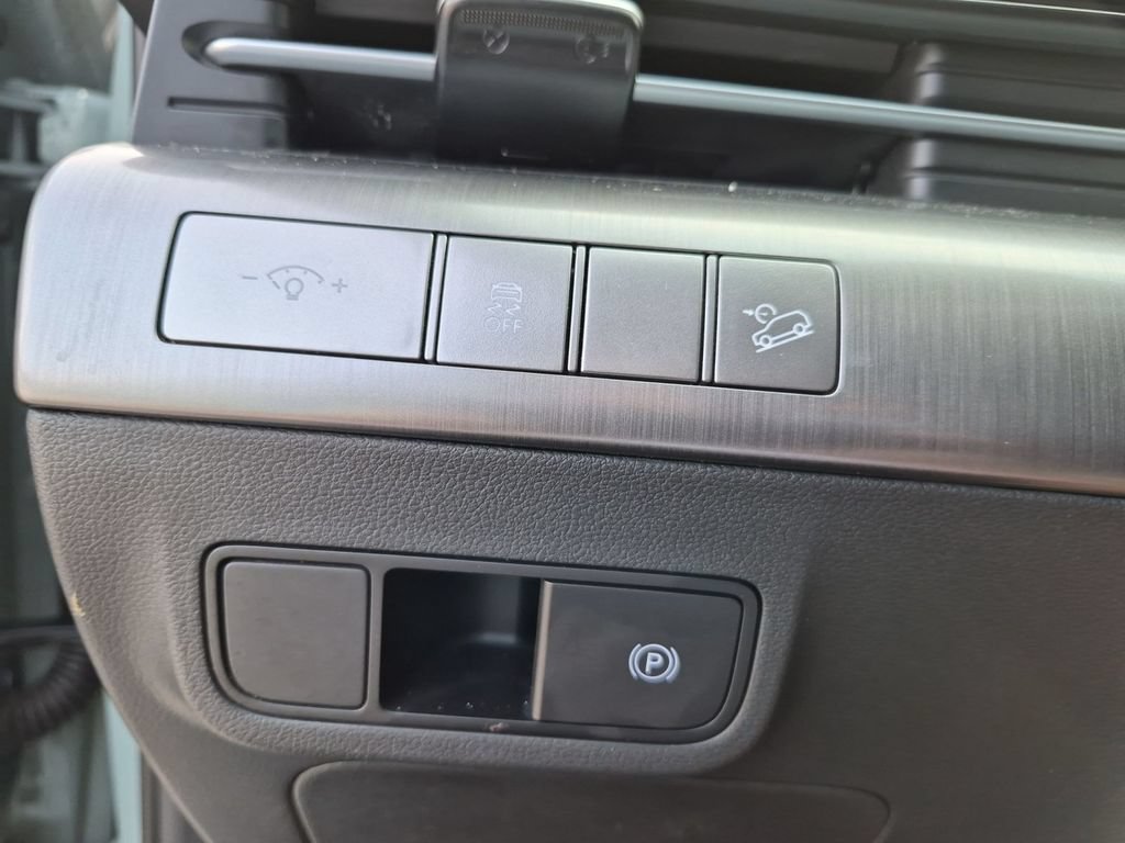 Used 2025 Hyundai Kona SEL FWD image 17