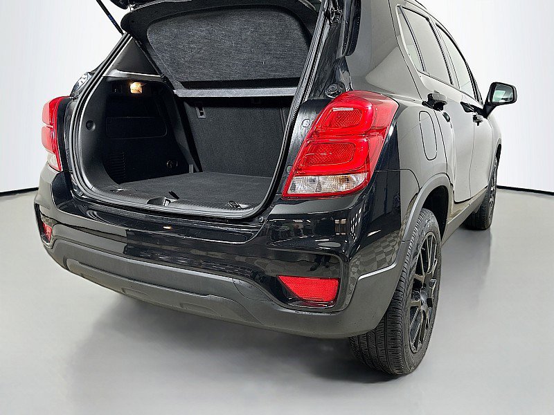 Used 2022 Chevrolet Trax LT w/ Midnight Edition image 22