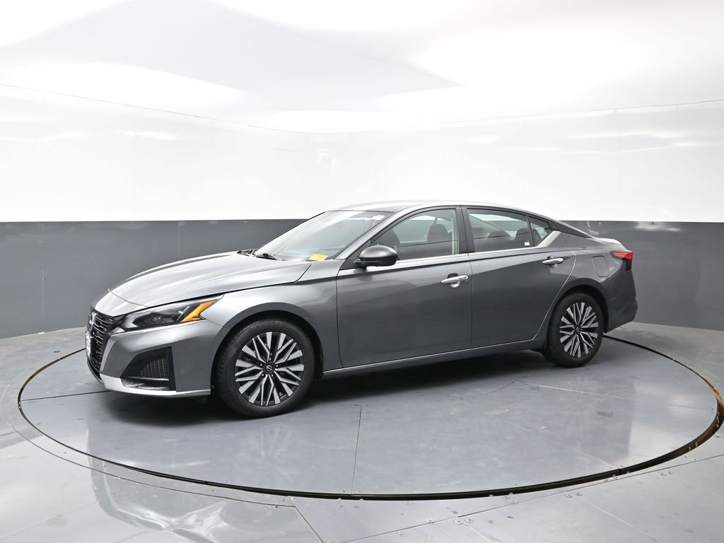 Used 2024 Nissan Altima 2.5 SV image 9