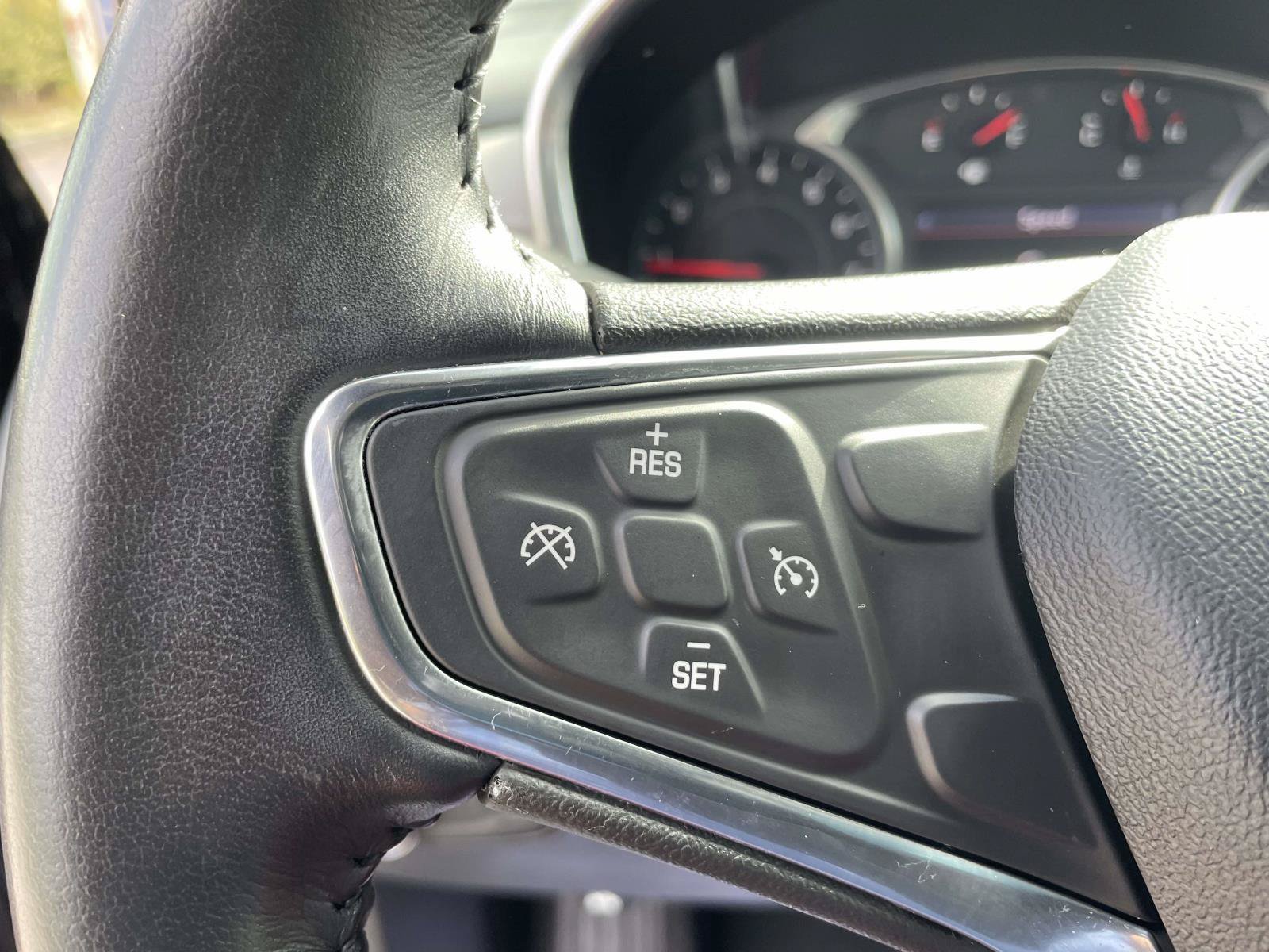 Used 2019 Chevrolet Equinox Premier FWD image 18