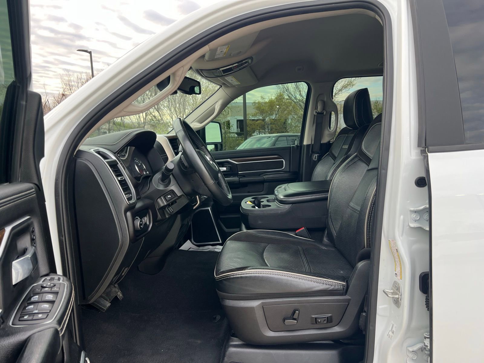 Used 2024 RAM 2500 Laramie AWD/4WD image 30