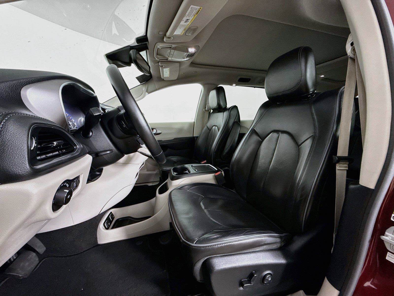 Used 2019 Chrysler Pacifica Limited w/ Advanced Safetytec Group FWD image 22