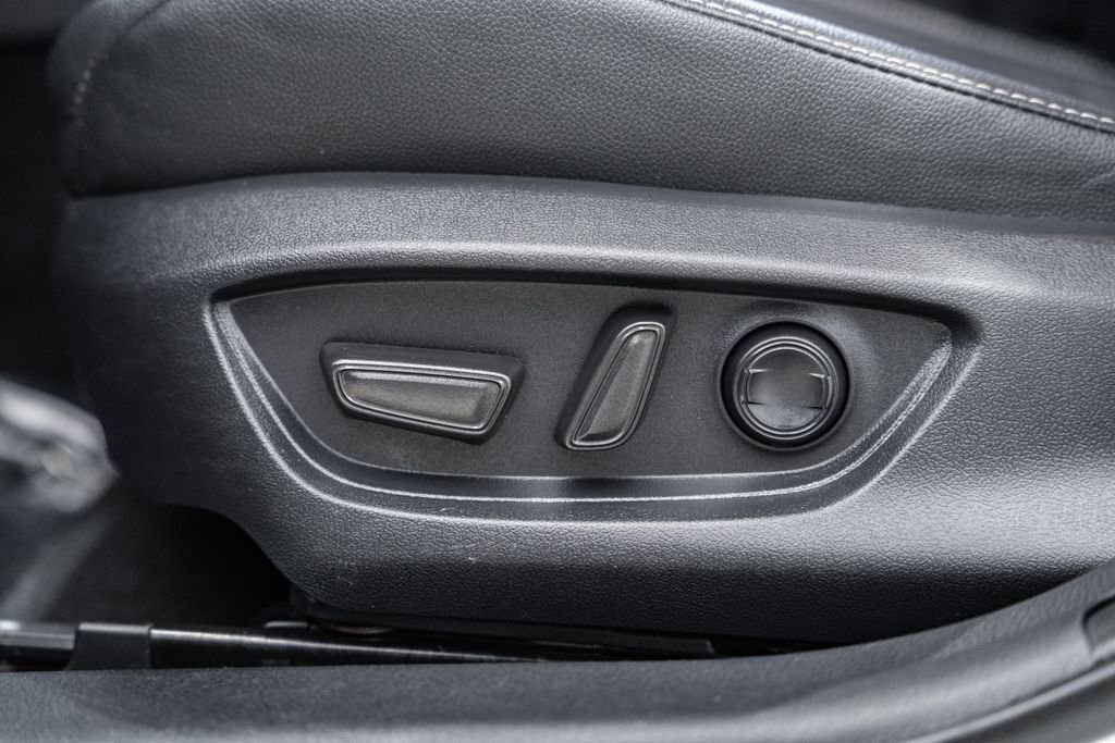 Used 2025 Toyota Camry SE image 33