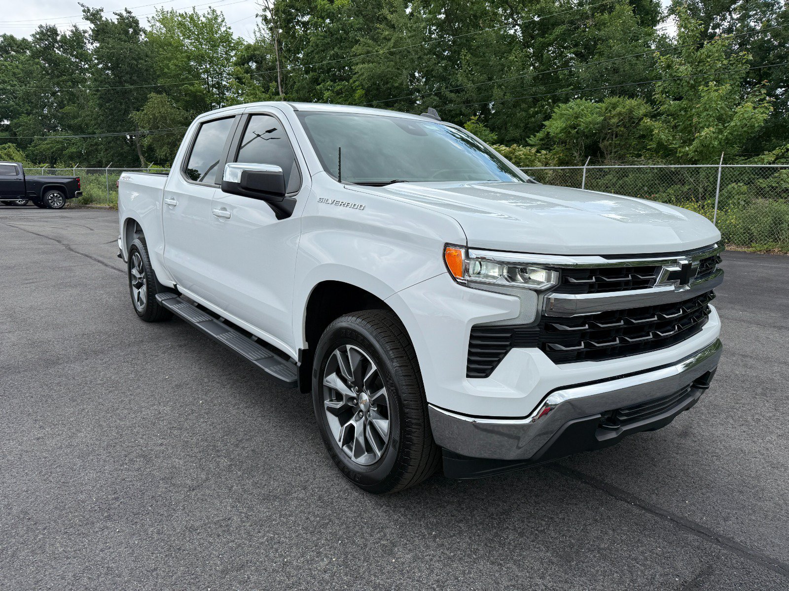 Used 2023 Chevrolet Silverado 1500 LT AWD/4WD image 7