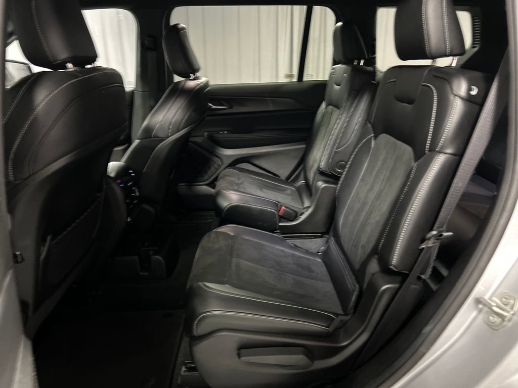 Used 2024 Jeep Grand Cherokee L Laredo image 23