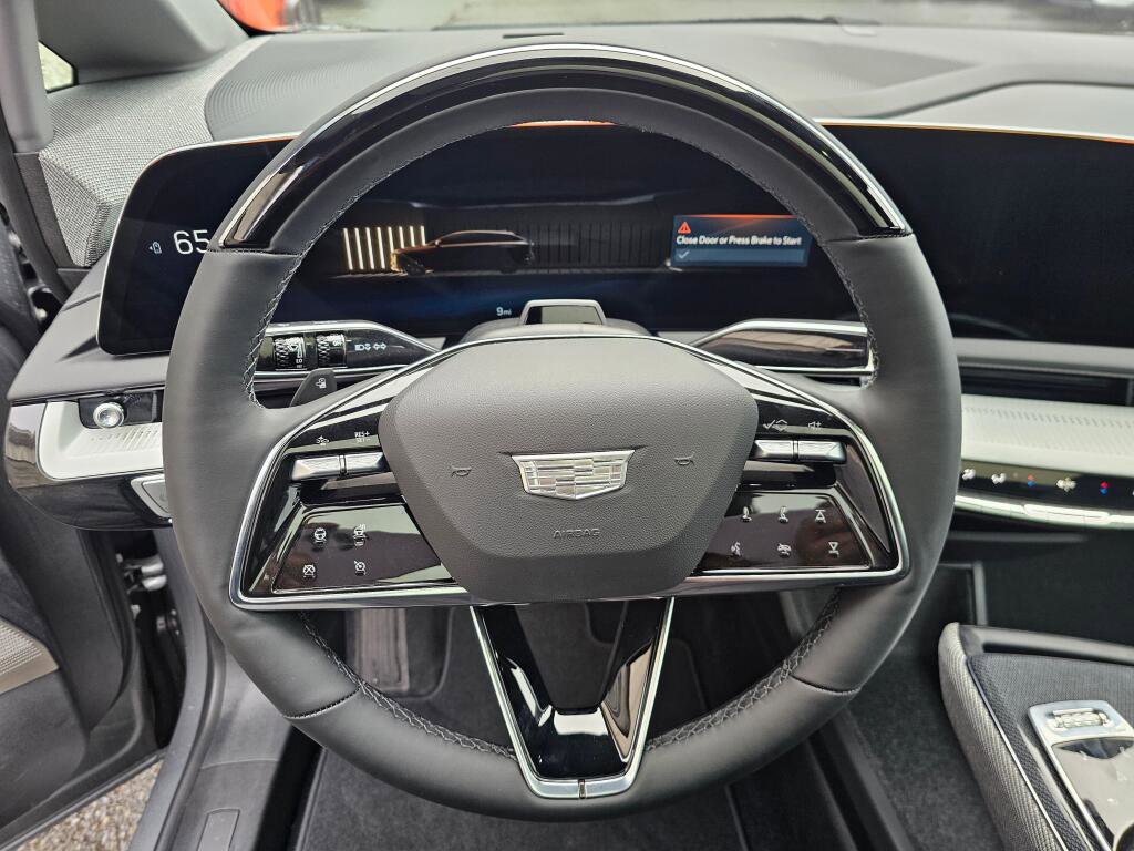 New 2026 Cadillac Optiq Luxury 1 image 33
